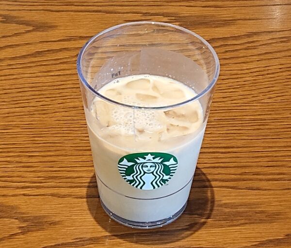 ビター クリーム コーヒー 氷 少なめ